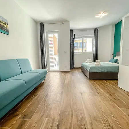 Maya Nest, Sampay Bay E Chicco - Urban Vibe In The Heart Of Bari