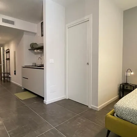 Maya Nest, Sampay Bay E Chicco - Urban Vibe In The Heart Of Bari