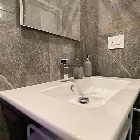 Maya Nest, Sampay Bay E Chicco - Urban Vibe In The Heart Of Bari
