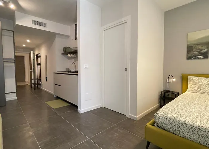 Maya Nest, Sampay Bay E Chicco - Urban Vibe In The Heart Of Bari