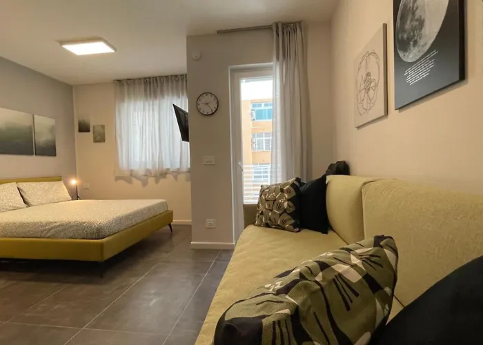 Maya Nest, Sampay Bay E Chicco - Urban Vibe In The Heart Of