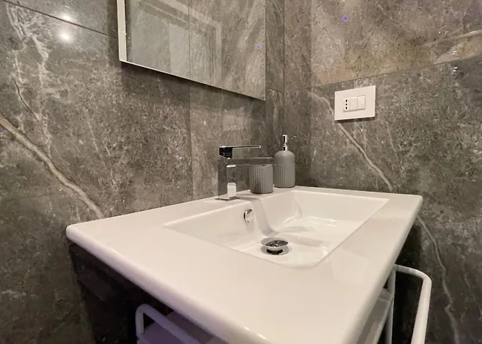 Maya Nest, Sampay Bay E Chicco - Urban Vibe In The Heart Of Bari