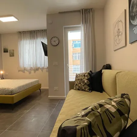 Maya Nest, Sampay Bay E Chicco - Urban Vibe In The Heart Of