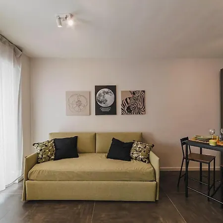 Maya Nest, Sampay Bay E Chicco - Urban Vibe In The Heart Of Bari