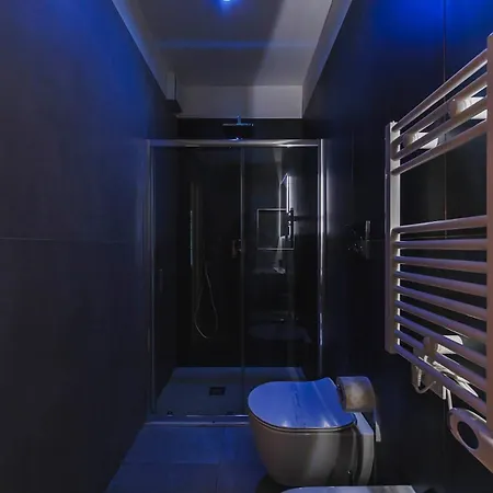 Maya Nest, Sampay Bay E Chicco - Urban Vibe In The Heart Of Bari