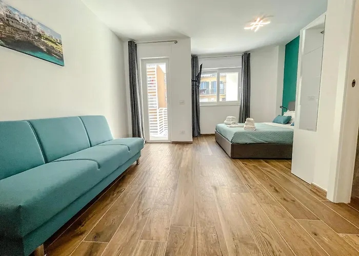 Maya Nest, Sampay Bay E Chicco - Urban Vibe In The Heart Of Bari